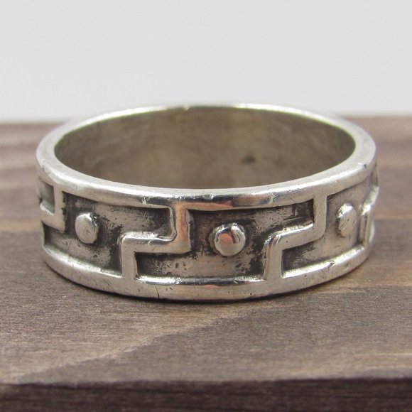 Jewelry - Size 7 Sterling Silver Rustic Maze Pattern Band